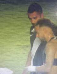 在线体育平台-赛后跟内马尔要球衣 达伽马右卫遭球迷当街质问！