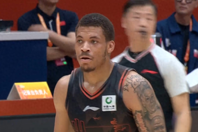 6686 sports news-山东男篮不敌残阵上海，约翰逊36分难救主，克里斯心态崩溃遭弃用|山东队|上海队|陈林坚|三分球|克里斯-约翰逊_新浪体育_新浪新闻